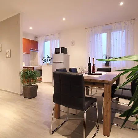 Oasis Cypress - Three Bedroom With Terrace And Swimming Pool * Čilipi