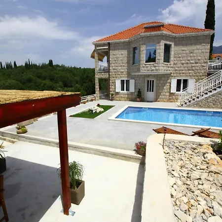 Oasis Cypress - Three Bedroom With Terrace And Swimming Pool