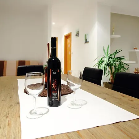 Oasis Cypress - Three Bedroom With Terrace And Swimming Pool Čilipi