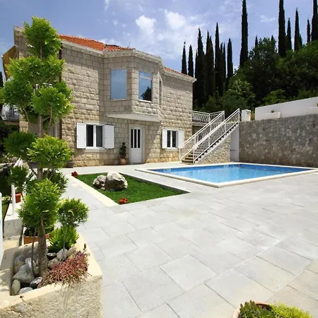 Oasis Cypress - Three Bedroom With Terrace And Swimming Pool Apartmán