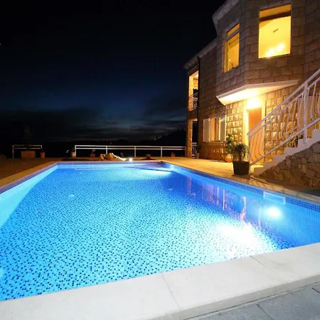 Apartmán Oasis Cypress - Three Bedroom With Terrace And Swimming Pool Čilipi