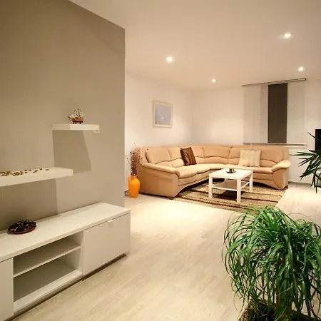 Апартаменты Oasis Cypress - Three Bedroom With Terrace And Swimming Pool *