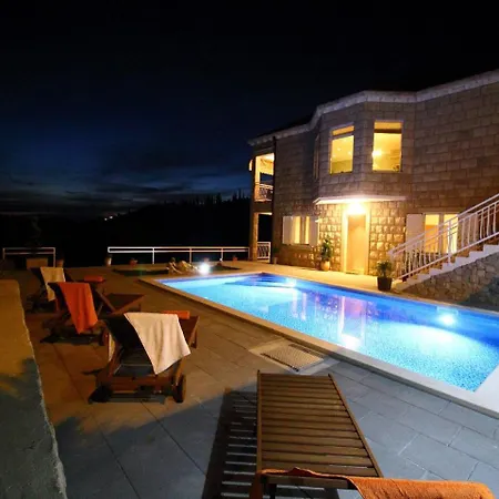 Oasis Cypress - Three Bedroom With Terrace And Swimming Pool Чилипи