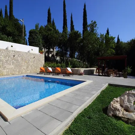 Oasis Cypress - Three Bedroom With Terrace And Swimming Pool * Чилипи