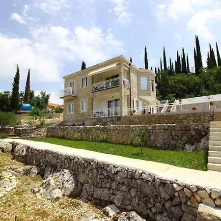 Oasis Cypress - Three Bedroom With Terrace And Swimming Pool Чилипи