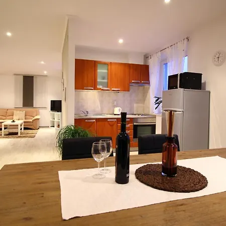 Oasis Cypress - Three Bedroom With Terrace And Swimming Pool Апартаменты