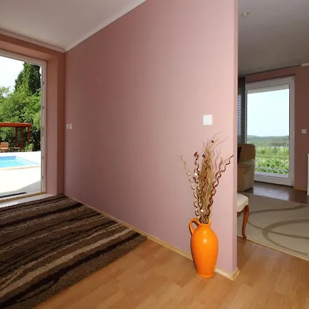 Апартаменты Oasis Cypress - Three Bedroom With Terrace And Swimming Pool *